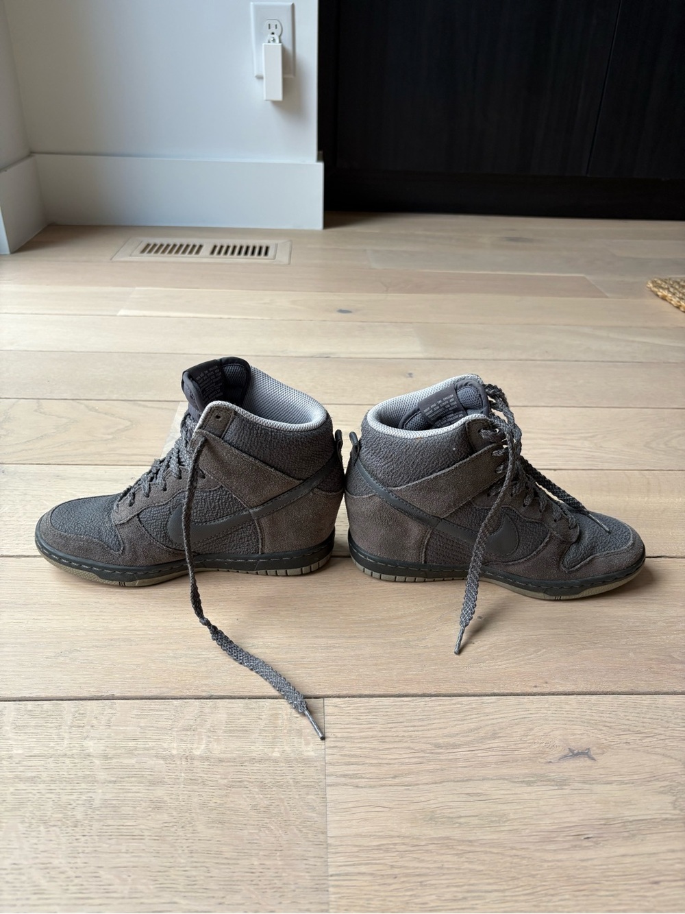 Nike women high wedge shoe